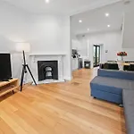 Superb 2 Bedroom House Woolloomooloo Nsw