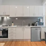 Superb 2 Bedroom House Woolloomooloo Nsw